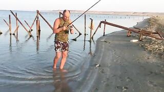 Кендерли, Казахстан: тихое утро у пирса и небольшая рыба