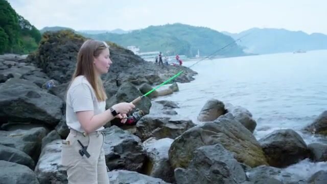 Утренняя ловля ласкирей на скалах в Сарпи, Грузия