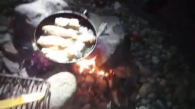 Рыба и плантаны на берегу в Макушери, Доминика
