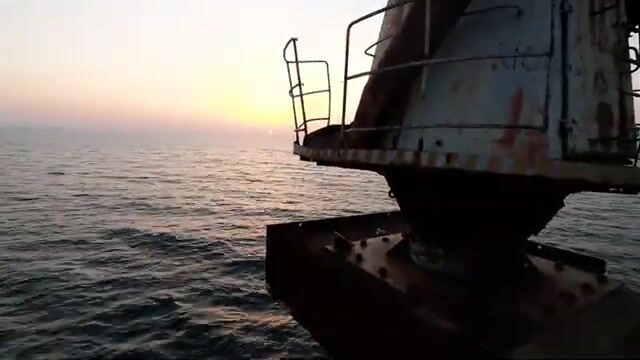 Самодельная удочка и закат на двух пирсах в Алахадзы, Абхазия