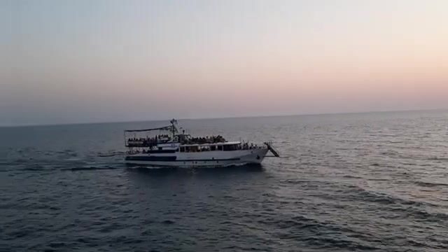Самодельная удочка и закат на двух пирсах в Алахадзы, Абхазия