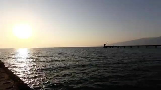 Самодельная удочка и закат на двух пирсах в Алахадзы, Абхазия