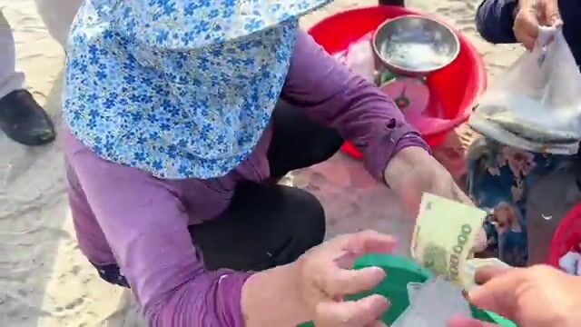 Прибрежная рыбалка в Дананге у пляжа Микхе