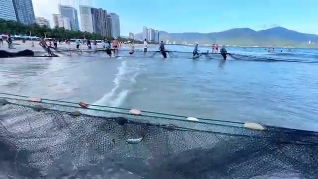 Прибрежная рыбалка в Дананге у пляжа Микхе