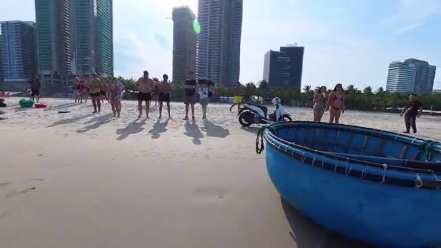 Прибрежная рыбалка в Дананге у пляжа Микхе