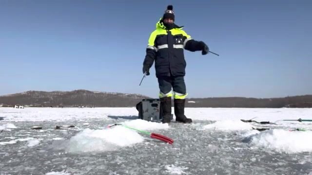 Ловля наваги на блесну и червя в бухте Круглой на Русском острове