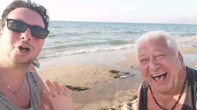 Семейный выезд к воде: палатка, удочки и спокойный темп