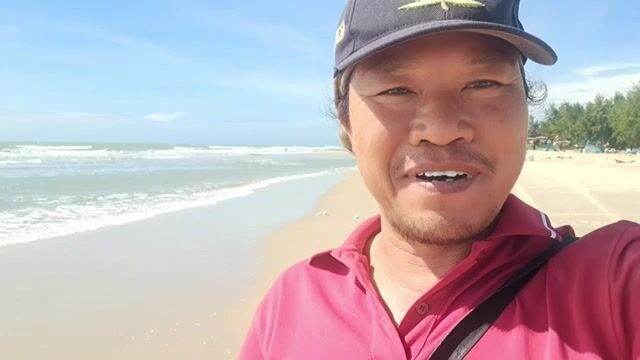 На пляже Хотрам встретили лодку с крупной морской рыбой