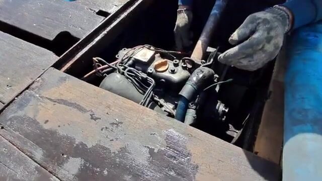 На пляже Хотрам встретили лодку с крупной морской рыбой