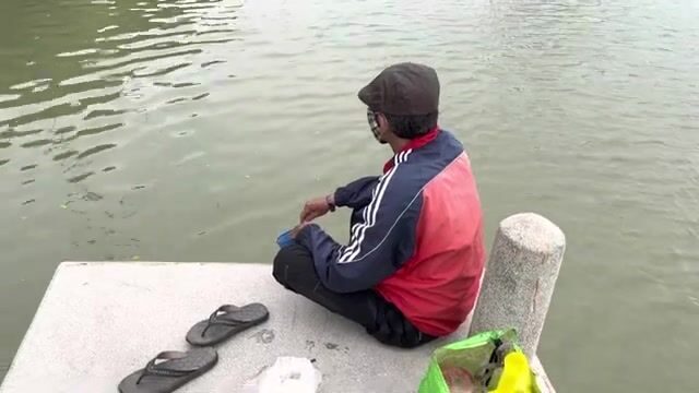 У озера Донгда в Куинёне мы расспросили рыболова о приманке