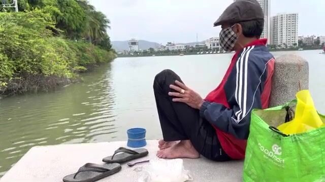 У озера Донгда в Куинёне мы расспросили рыболова о приманке