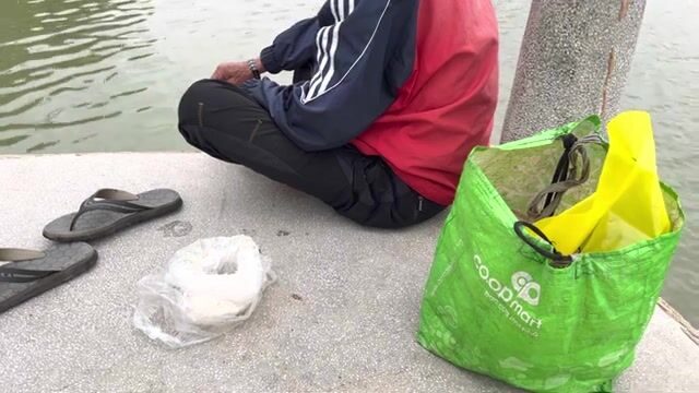 У озера Донгда в Куинёне мы расспросили рыболова о приманке