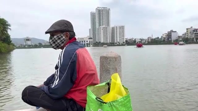 У озера Донгда в Куинёне мы расспросили рыболова о приманке