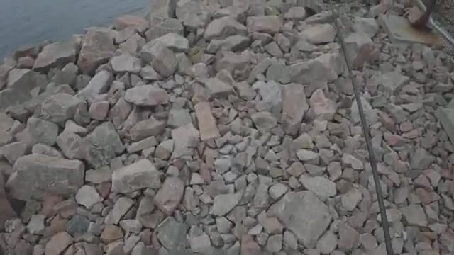 Подмостовье на Русском: камни, тросы и две лакедры
