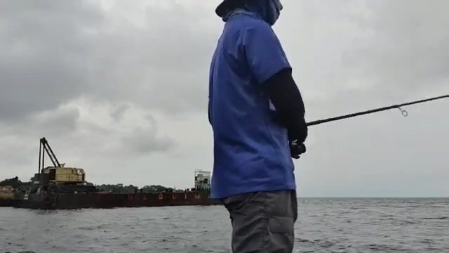 Береговая рыбалка в Экваториальной Гвинее на самоделку и желудки