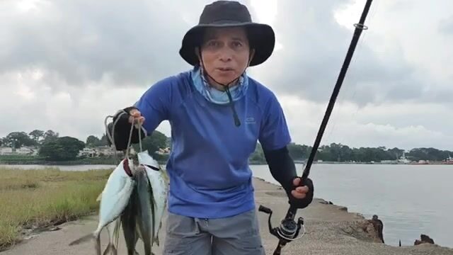 Береговая рыбалка в Экваториальной Гвинее на самоделку и желудки