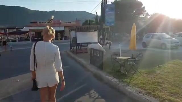Ловля рыбы бутылкой с хлебом на пляже в Аликесе на Закинфе