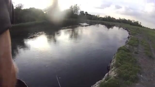 На Эйвоне вместо лосося желтая вертушка подняла щуку