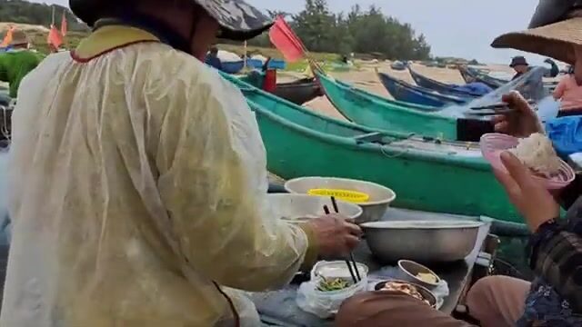 Живые креветки и кефаль в улове у Хотрама