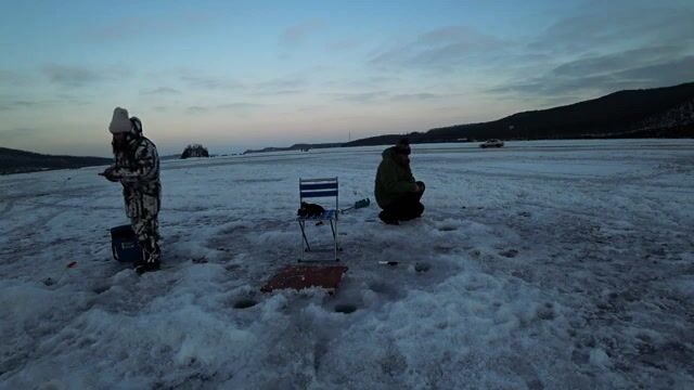 Воскресная ловля корюшки на самодурчики у Русского острова
