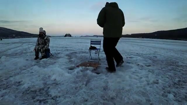 Воскресная ловля корюшки на самодурчики у Русского острова