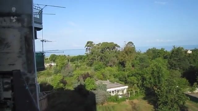 Достали краба из ловушки в Гячрыпше и заморозили его