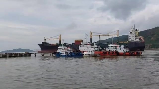 В порту Хамты в Куинёне после тайфуна Нору готовят суда к выходу