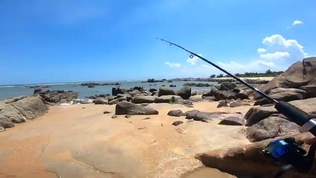 В Хотраме из-за волны ловили на груз, а поели лапшу вместо улова