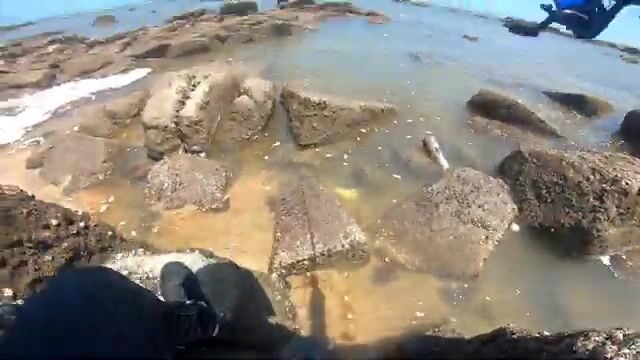 В Хотраме из-за волны ловили на груз, а поели лапшу вместо улова