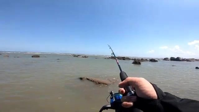 В Хотраме из-за волны ловили на груз, а поели лапшу вместо улова