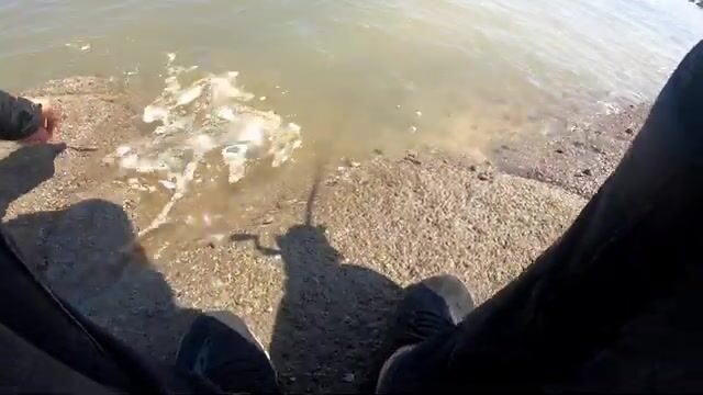 В Хотраме из-за волны ловили на груз, а поели лапшу вместо улова