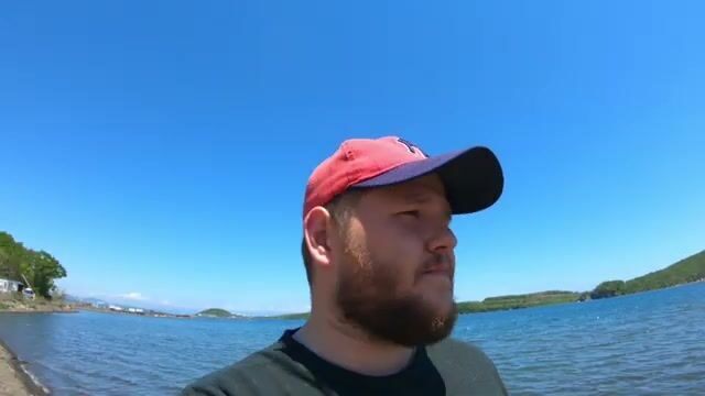 Лодку надули зря и застряли на Русском из-за перекрытого моста