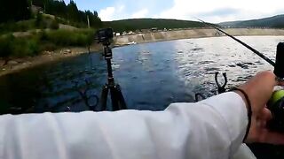 Троллинг на самом посещаемом озере Румынии среди плавучих садков