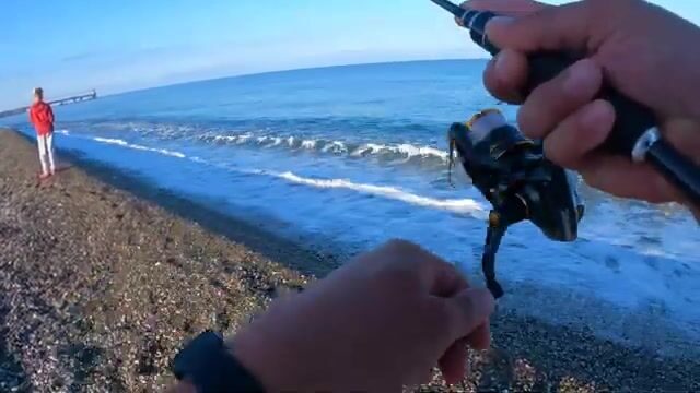 Микроджиг с берега в Алахадзах: караси откусывали силикон