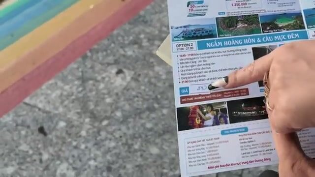 На закате у причала Динькау в Зыонгдонге мы расспросили про ловлю кальмара