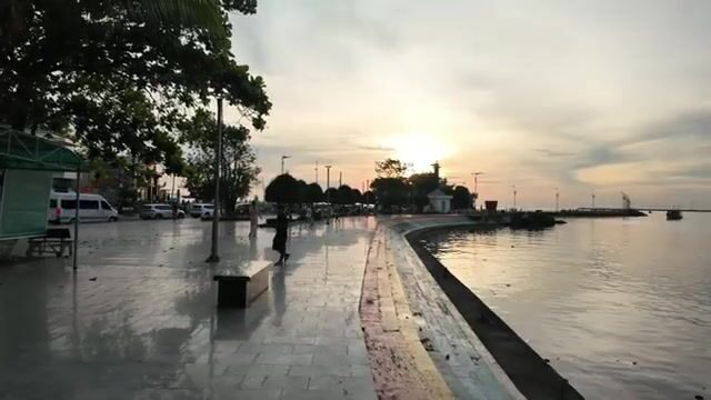 На закате у причала Динькау в Зыонгдонге мы расспросили про ловлю кальмара