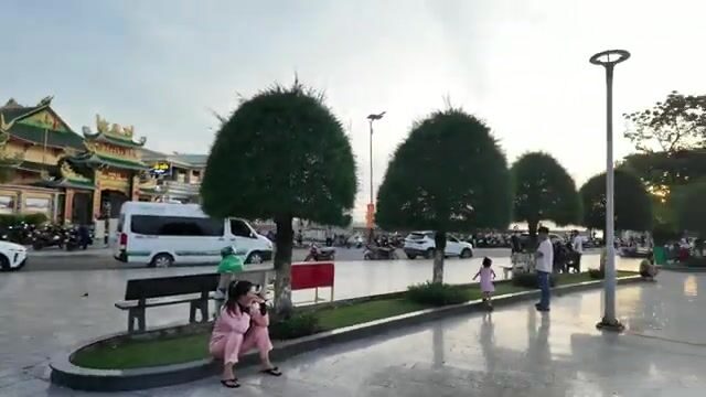 На закате у причала Динькау в Зыонгдонге мы расспросили про ловлю кальмара