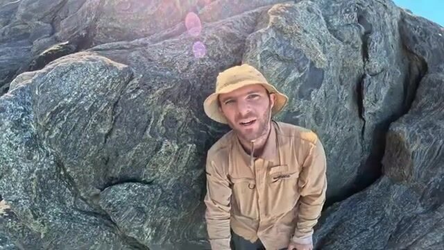 С уступа на южном побережье Австралии достали синего губана