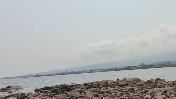 Три каранкса на скалах у Баты, пока прилив не поднялся