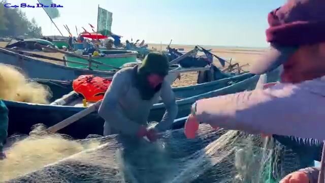 На берегу Хотрама мы рассматривали улов после гонок